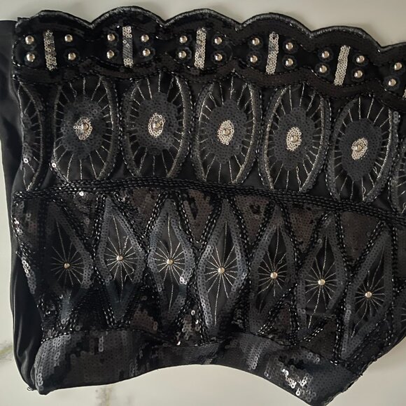 This chic mini skirt features a striking grey and black sequin pattern - Picture 8 of 11